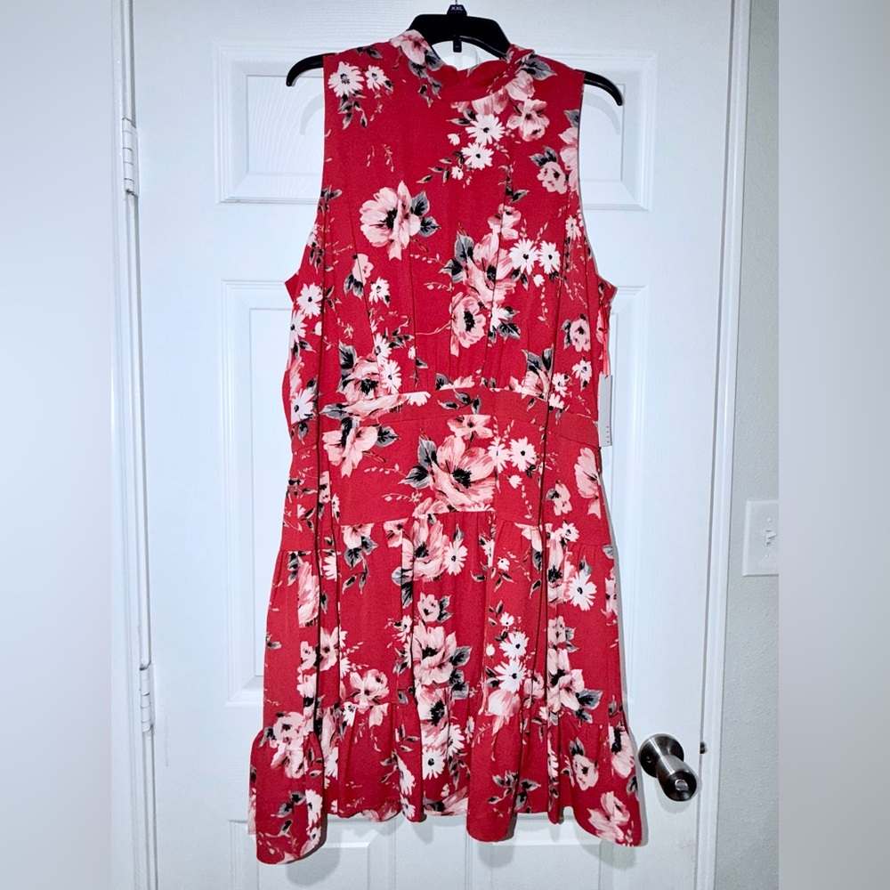 NWT ELLE Red Floral
Tiered Dress - High Neck with Back Bow Tie - XXL